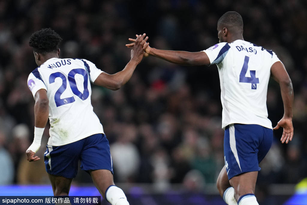 热刺球员困惑于弗兰克的战术调整：谁在掌控更衣室？