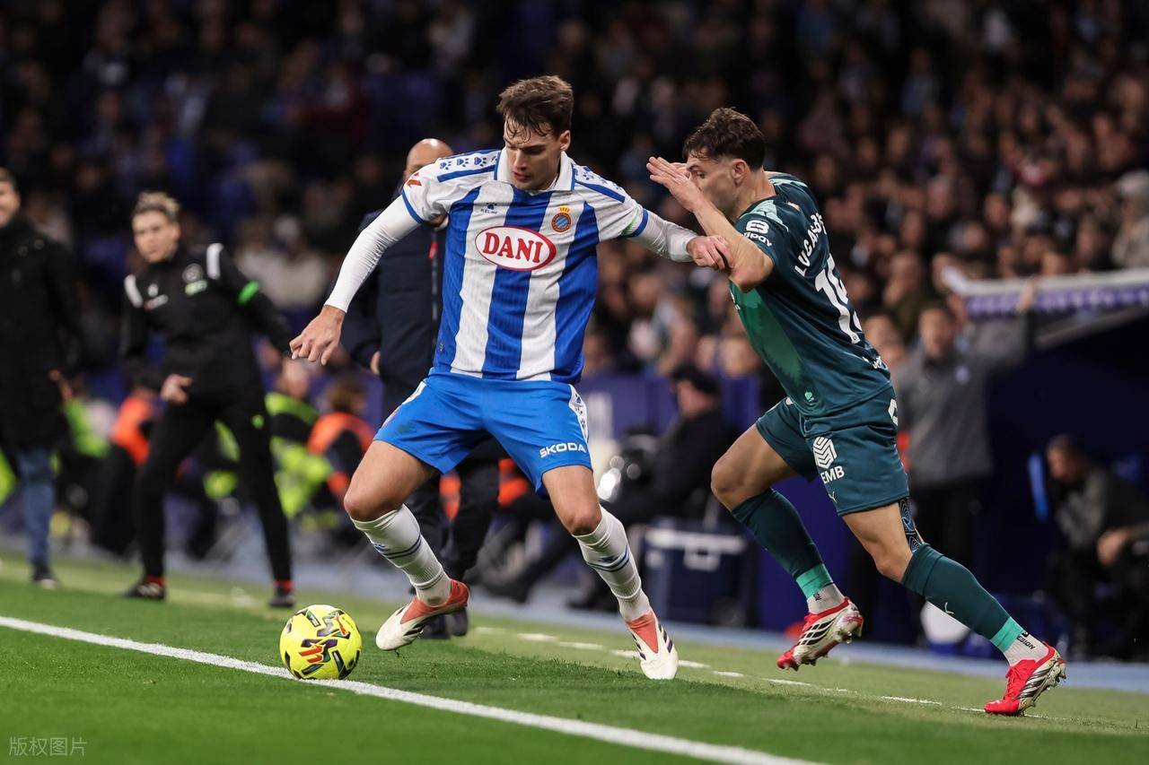 随着西班牙人爆大冷门1-2遭逆转，西甲最新积分榜出炉